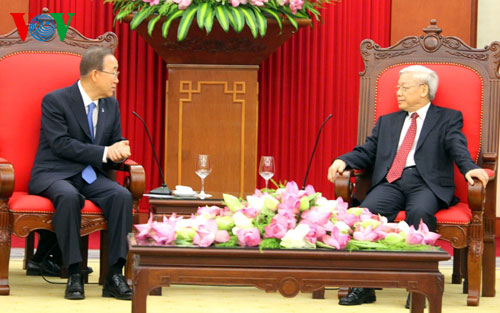 ທ່ານເລຂາທິການໃຫຍ່ຫງວຽນຟຸຈ້ອງຕ້ອນຮັບເລຂາທິການໃຫຍ່ສປຊ